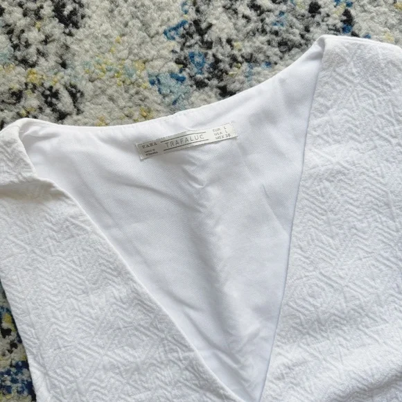 Zara white textured v-neck sleeveless top - Picture 3 of 5